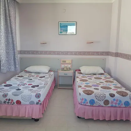 Apartmanhotel Lila 2*