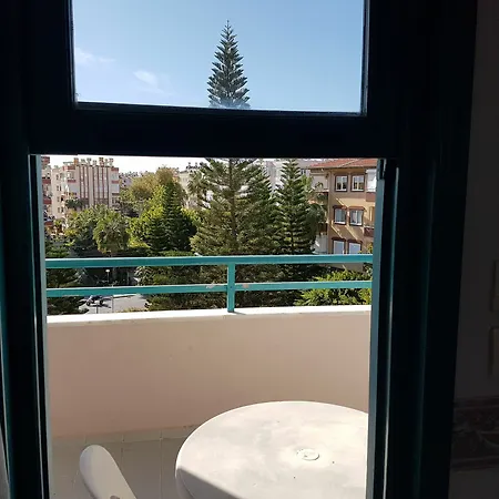 מלון דירות Lila 2*
