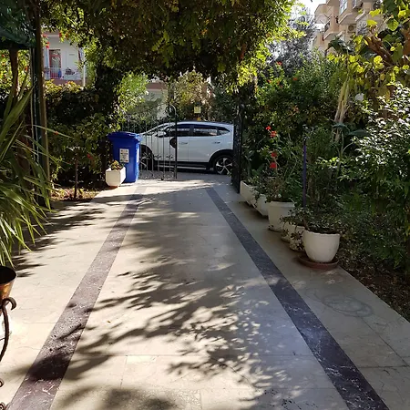 Ξενοδοχείο με διαμερίσματα Lila 2*