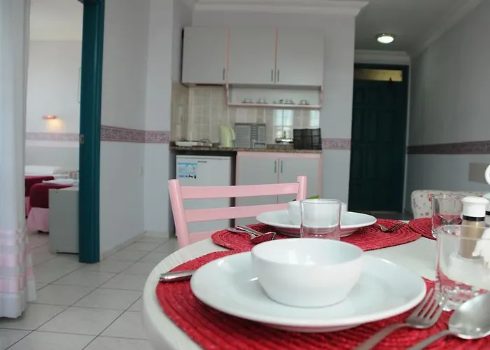 Apartmanhotel Lila 2*